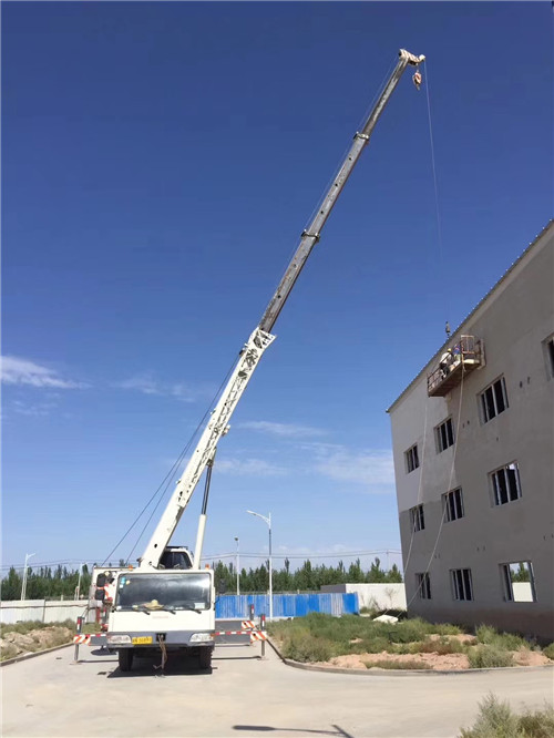 丰顺县“轻装强干”—— 吊车的 “轻量化臂架” 技术